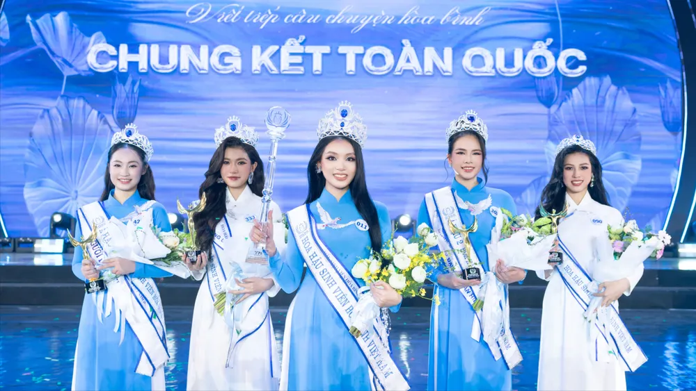 Các thí sinh đoạt giải tại đêm chung kết