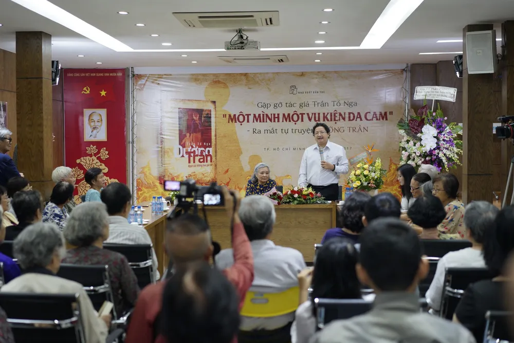 Ra mắt hồi ký của người “một mình một vụ kiện da cam“ ảnh 1