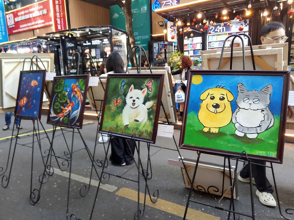 As pinturas refletem o mundo interior otimista e luminoso dos artistas surdos-mudos. Ảnh 6.jpg