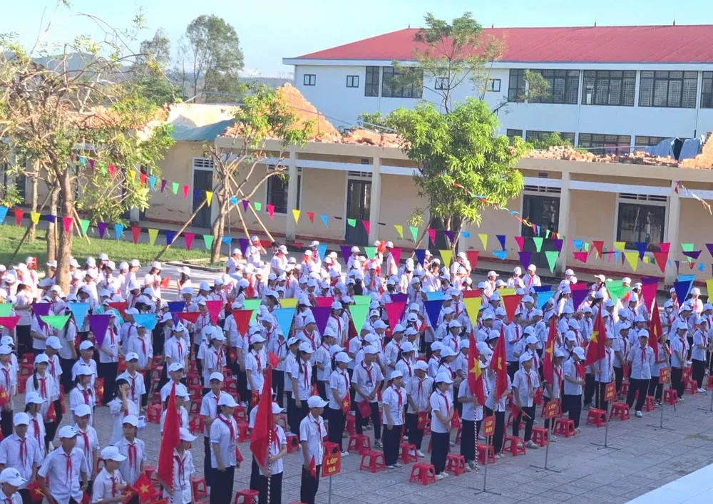 Trường THCS Sơn Lộc (xã Xuân Lộc, tỉnh Hà Tĩnh) tổ chức lễ khai giảng năm học mới 2025 - 2026. Ảnh: DƯƠNG QUANG Hà Tĩnh.jpg