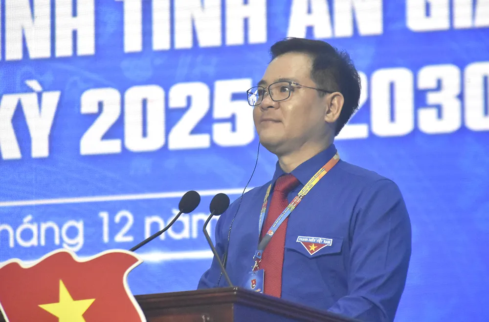 Г-н Фан Дуй Банг назначен на должность секретаря Союза коммунистической молодежи имени Хо Ши Мина в провинции Анзянг на первый срок, 2025-2030 годы. _DSC3108.jpg