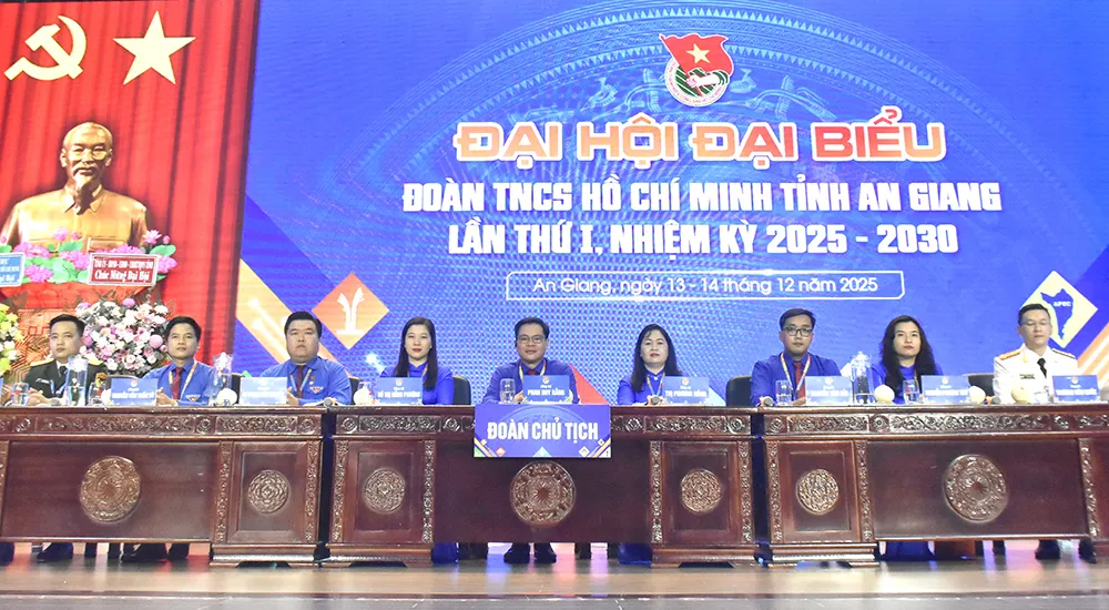 Президиум председательствует на Конгрессе. _DSC3168.jpg