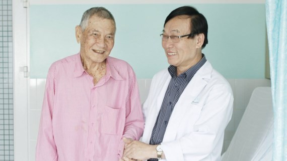 The 101 year old man and his doctors on the day he is discharged  (Photo: SGGP)