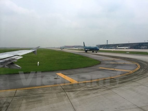 The Cat Bi Airport's taxiway N is in poor repair (Photo: VNA)