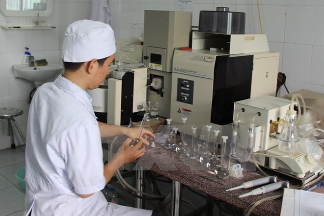 An official works at Thai Nguyen preventive health center (Photo: VNA)