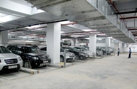 An underground car parking lot in Hanoi (Photo: thethaovanhoa.vn)