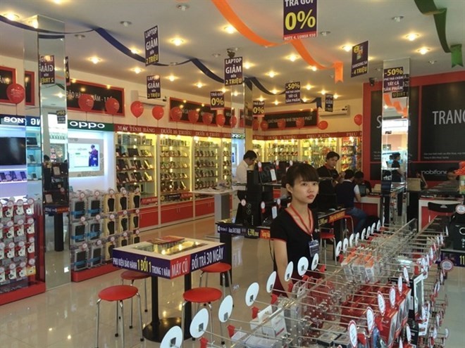 Inside a FPT Shop store in Dan Phuong district, Hanoi (Photo: fptshop.com.vn)