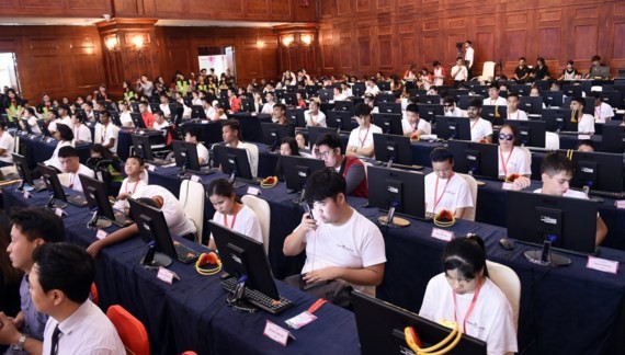 Candidates sit for the competition (photo: SGGP)