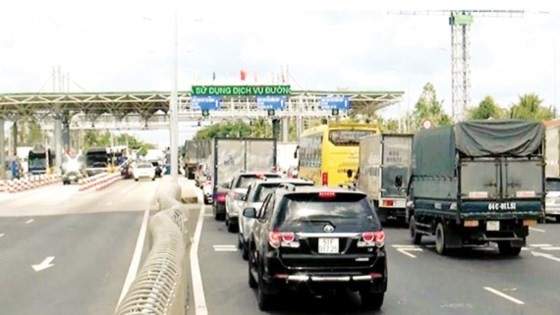 Tollgate of BOT road in CAi Lay District in Tien Giang Province ( Illustrative Photo: SGGP)