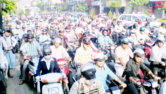 HCMC will apply staggered hours to reduce traffic problem (Photo: SGGP)