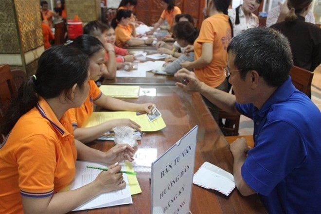 A person learns about donating organs and body after death at Giac Ngo Pagoda in HCM City on November 25 (Photo courtesy of Vietnam National Coordinating Centre for Human Organ Transplantation)