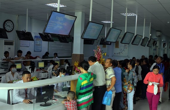 Peple register to see doctors at Thu Duc Hospital (Photo: SGGP)