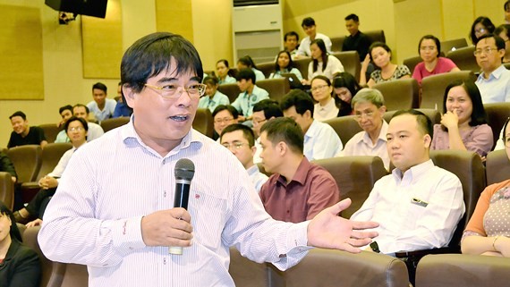 Director of the HCMC University of Technology and Education Professor Do Van Dung speaks at the seminar (Photo: SGGP)