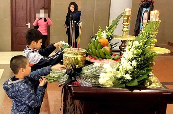 Hai An's classmates attend the funeral (photo: SGGP)