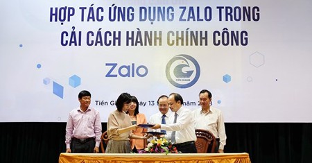 The signing ceremony between Tien Giang Province and Zalo