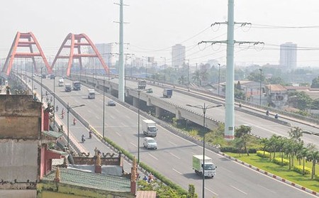 The construction of Ring Road No.2 from Go Dua Intersection to Pham Van Dong Street has been commenced. Photo by Cao Thang