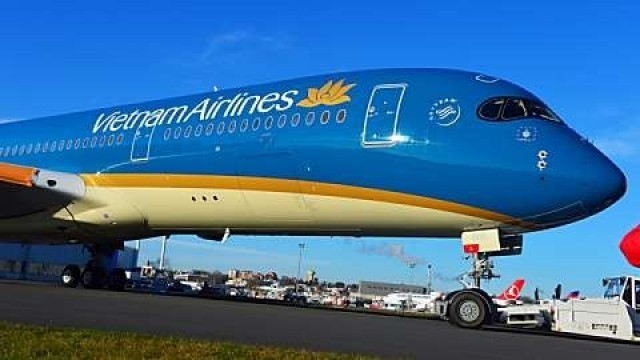 Transport Ministry registers to buy shares of Vietnam Airlines