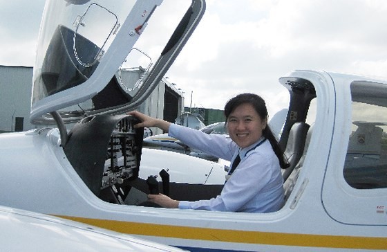 33 year old girl becomes first VNese female captain of Jetstar Pacific