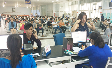 Passengers are waiting to buy train tickets at Sai Gon Railway Station