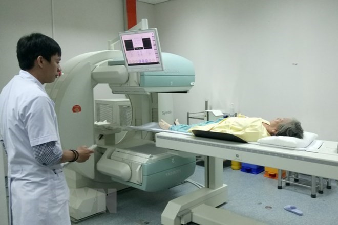 Vietnam, France bolster cooperation in cancer treatment