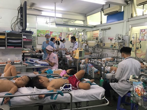 Hand-foot -mouth kids in the Children Hospital No.1  (Photo: SGGP)