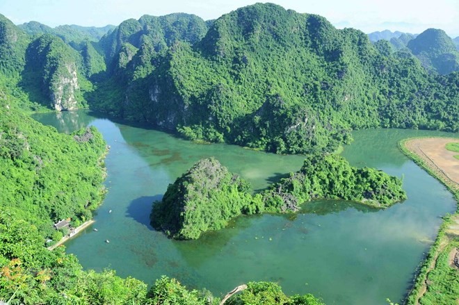 The Trang An scenic landscape complex promises visitors a chance to put your mind at rest in a peaceful atmosphere (Photo: VNA)