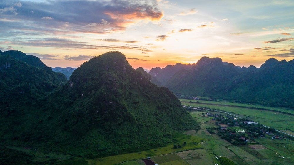 Tourism is growing rapidly in Viet Nam, but most growth and corresponding socioeconomic benefits are concentrated in a few gateway destinations, says ADB Project Administration Unit Head for Vietnam Mr. Steven Schipani (Photo: ADB's coutersy)