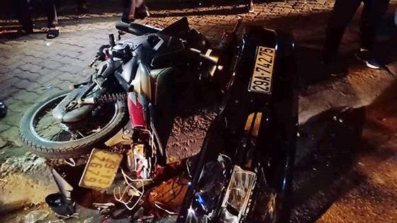 Six injured when drunk female driver rams motorbikes