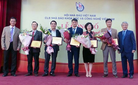 Representatives of some selected scientific – technological events in the announcement ceremony on December 25. Photo by T.B