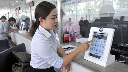 The filed photo shows citizens  voting for the services of state officers in the People’s Committee of District 12. Photo by Cao Thang