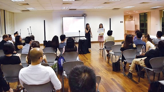 At the scholarship fund-raising celebration in Singapore (Photo: SGGP)