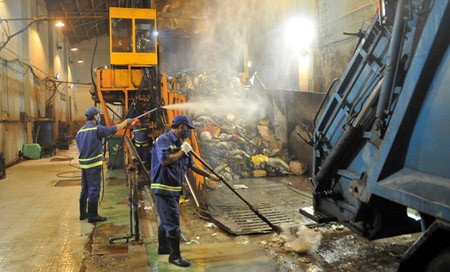 Household refuse is treated in the HCMC Urban Environment Company Limited. Photo by Cao Thang