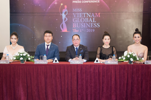 The judging pannel of the pageant (Photo: vnexpress.net)