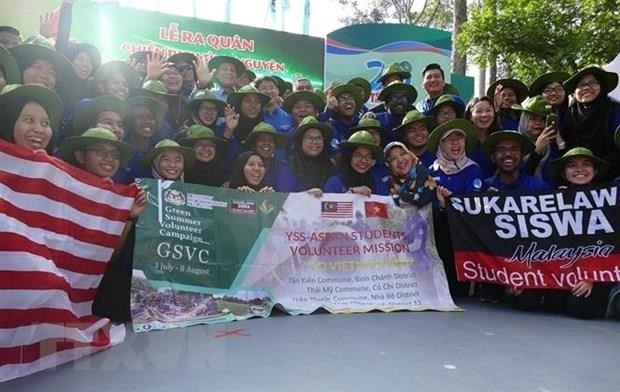 Malaysian students join volunteer campaign in HCM City