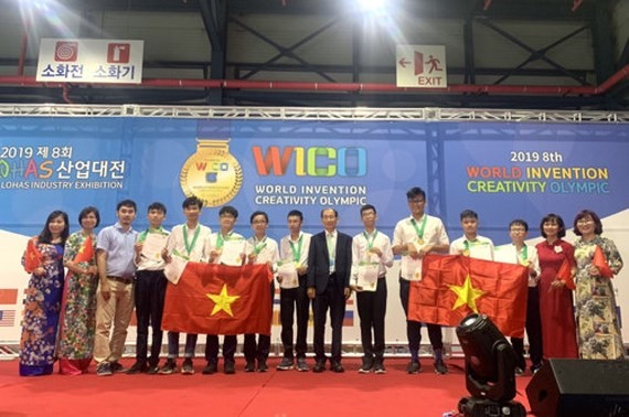 Vietnamese students win gold medals at World Invention Creativity Olympic