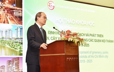 HCMC Party Chief Nguyen Thien Nhan is delivering his speech in the conference. (Photo: SGGP)