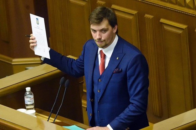 New Ukrainian Prime Minister Oleksiy Goncharuk takes his oath in front of the country's parliament in Kiev on August 29 (Photo: AFP/VNA)