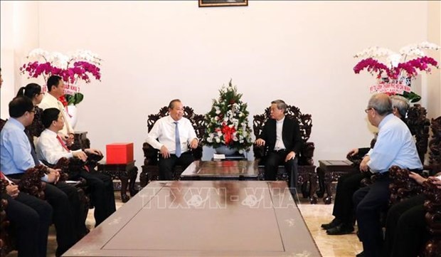 Deputy Prime Minister Truong Hoa Binh (L) and Archbishop of the Ho Chi Minh City Archdiocese Nguyen Nang (Source: VNA)