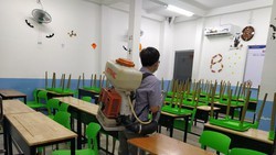 Schools are disinfected to prevention the spread of coronavirus (Photo: SGGP)