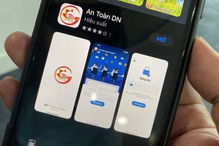 The app ‘An Toan DN’ helps businesses to self-evaluate Covid-19 safety status. (Photo: SGGP)