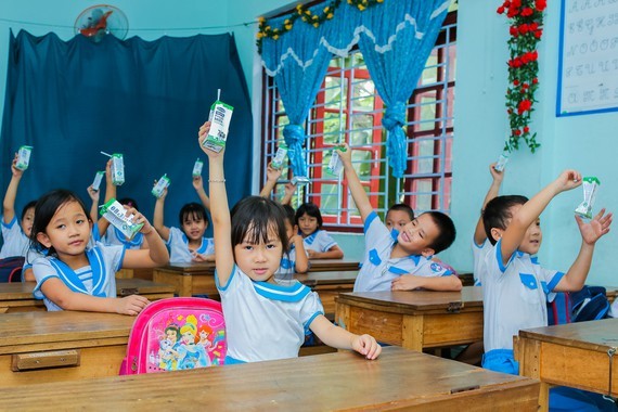 Poor immigrant children hard to access to School Milk Project