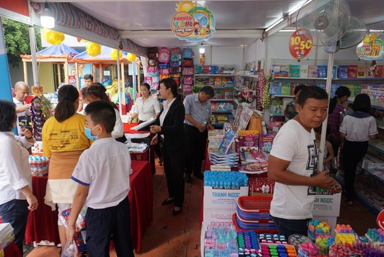 Visitors at the opening ceremony of the book festival (Photo: SGGP)