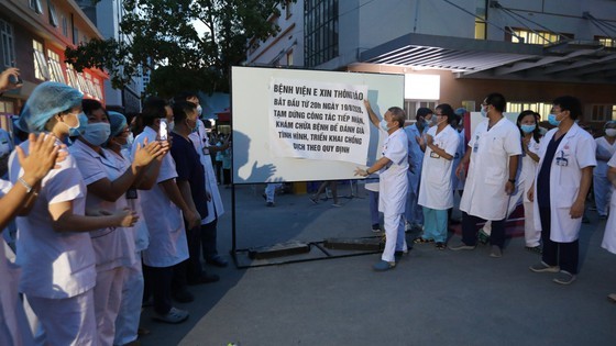 Health workers of the Hospital E are happy when the Ministry decides to lift the lockdown (Photo: SGGP)