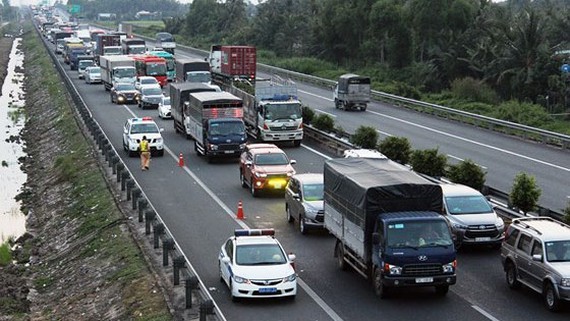 The HCMC-Trung Luong Expressway, a State-funded road. — Photo: SGGP