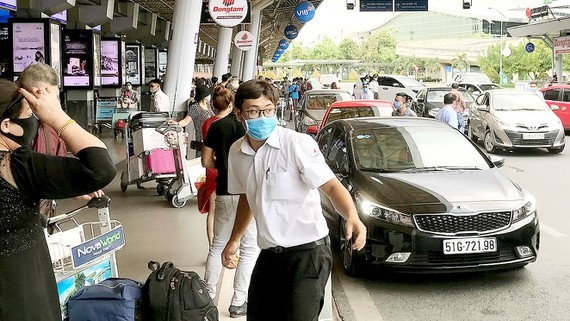 Passengers at Tan Son Nhat Airport (Illustrative Photo: SGGP)