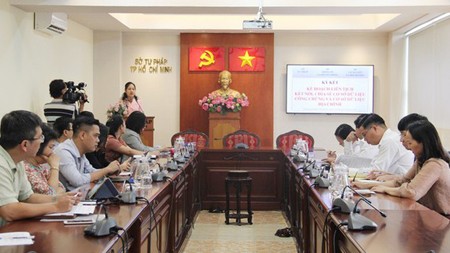 The signing ceremony (Photo: ict-hcm)