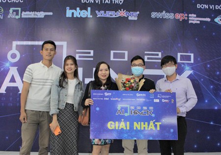 The champion of ‘AI Hack 2020’ bSmart. (Photo: SGGP)