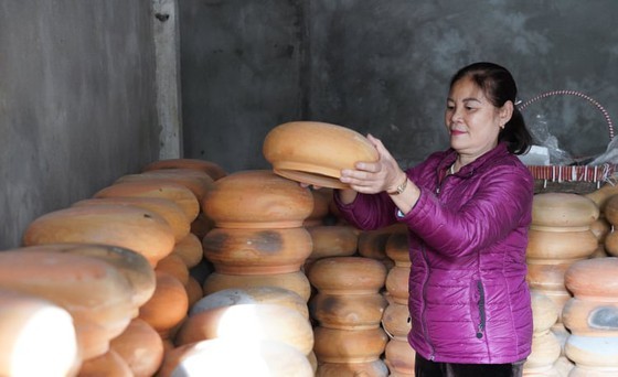 Vu Dai villagers start braising traditional fish for Tet holiday ảnh 4 Vu Dai villagers start braising traditional fish for Tet holiday ảnh 4