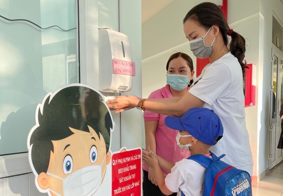 Over 1.7 million students return to schools in HCMC  ảnh 1