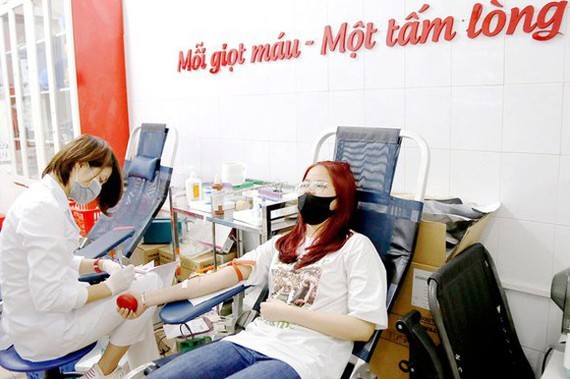 HCMC Red Cross Society hopes to collect 220,000 blood bags for saving patients (Photo: SGGP)